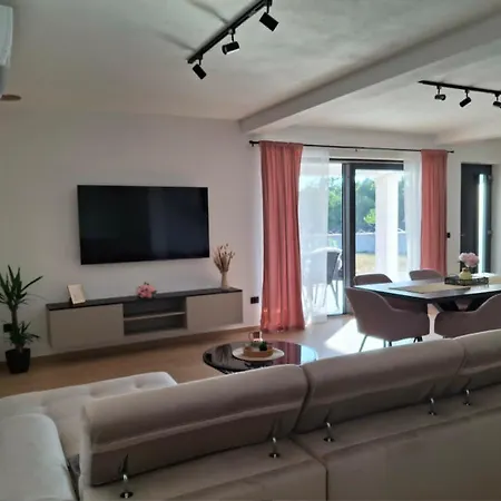 Eroa Villa *