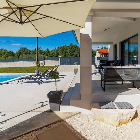 Eroa Villa *