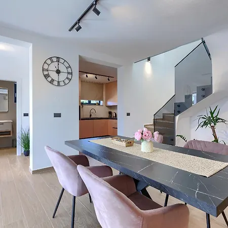 Eroa Villa *