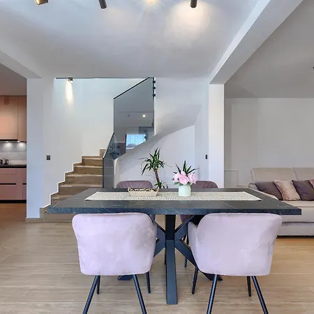 Eroa Villa