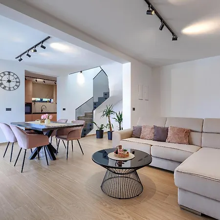Eroa Villa *