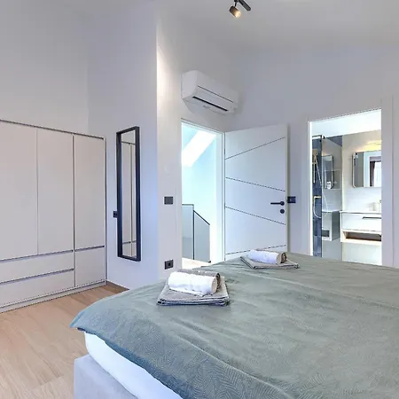 Eroa Villa *